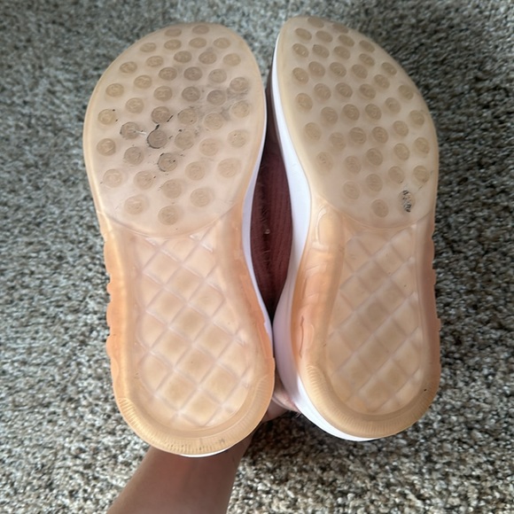 Chanel Pink Interlocking CC Logo Sneakers size 36.5. - Picture 9 of 11